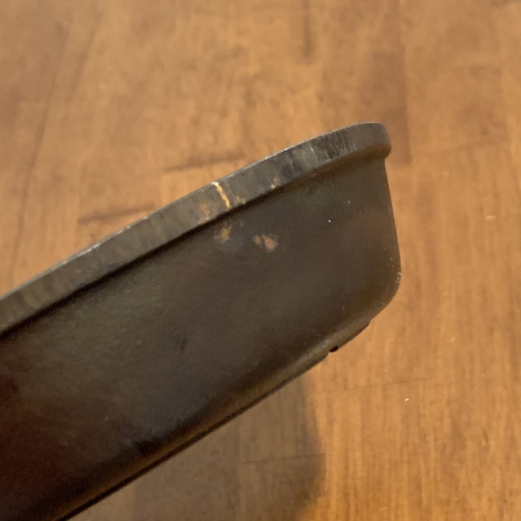 Vintage Cast Iron Skillet SK 3 Notch Dual Spout - Picture 10 of 12